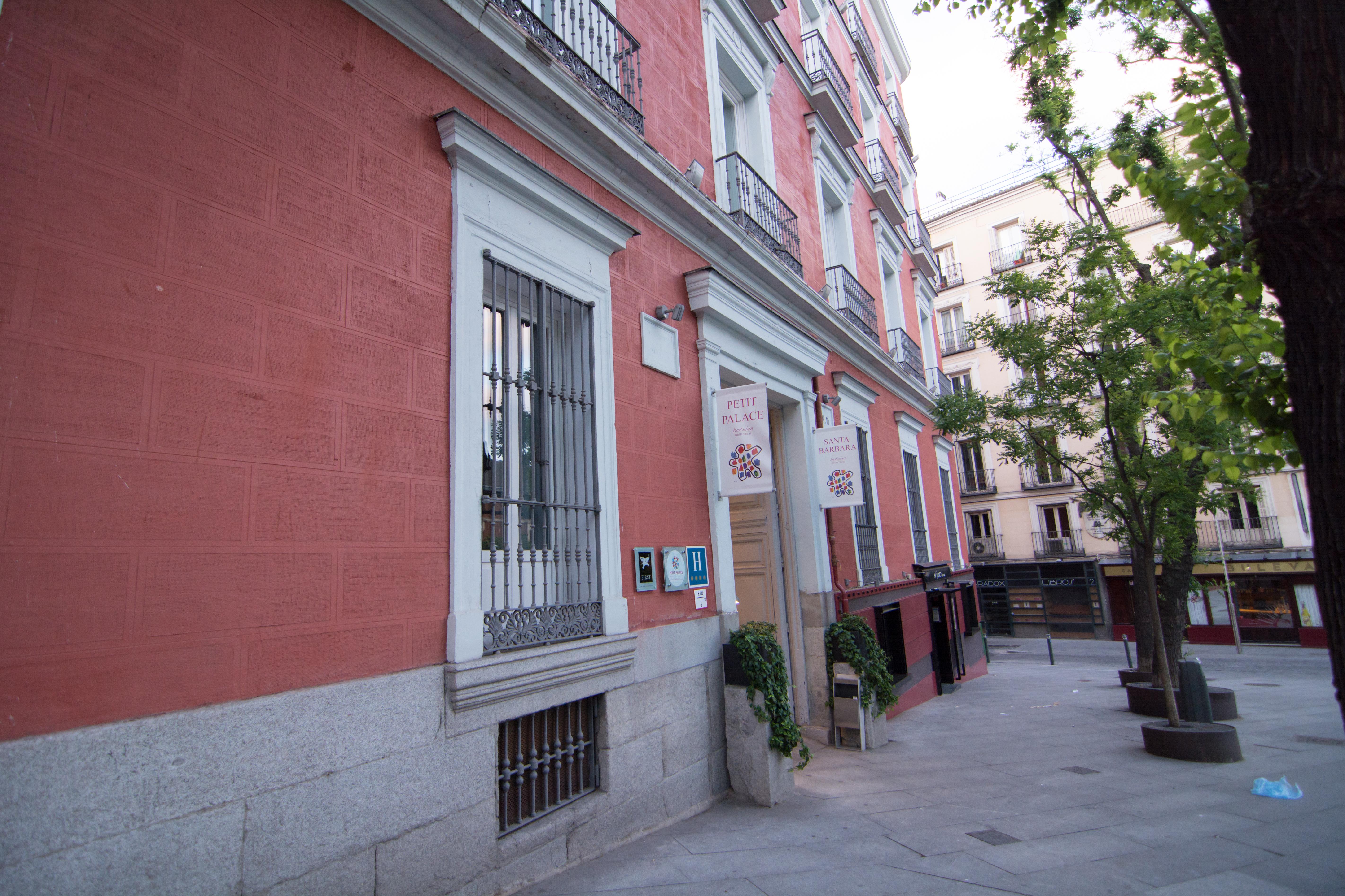 Petit Palace Santa Bárbara Madrid Bagian luar foto